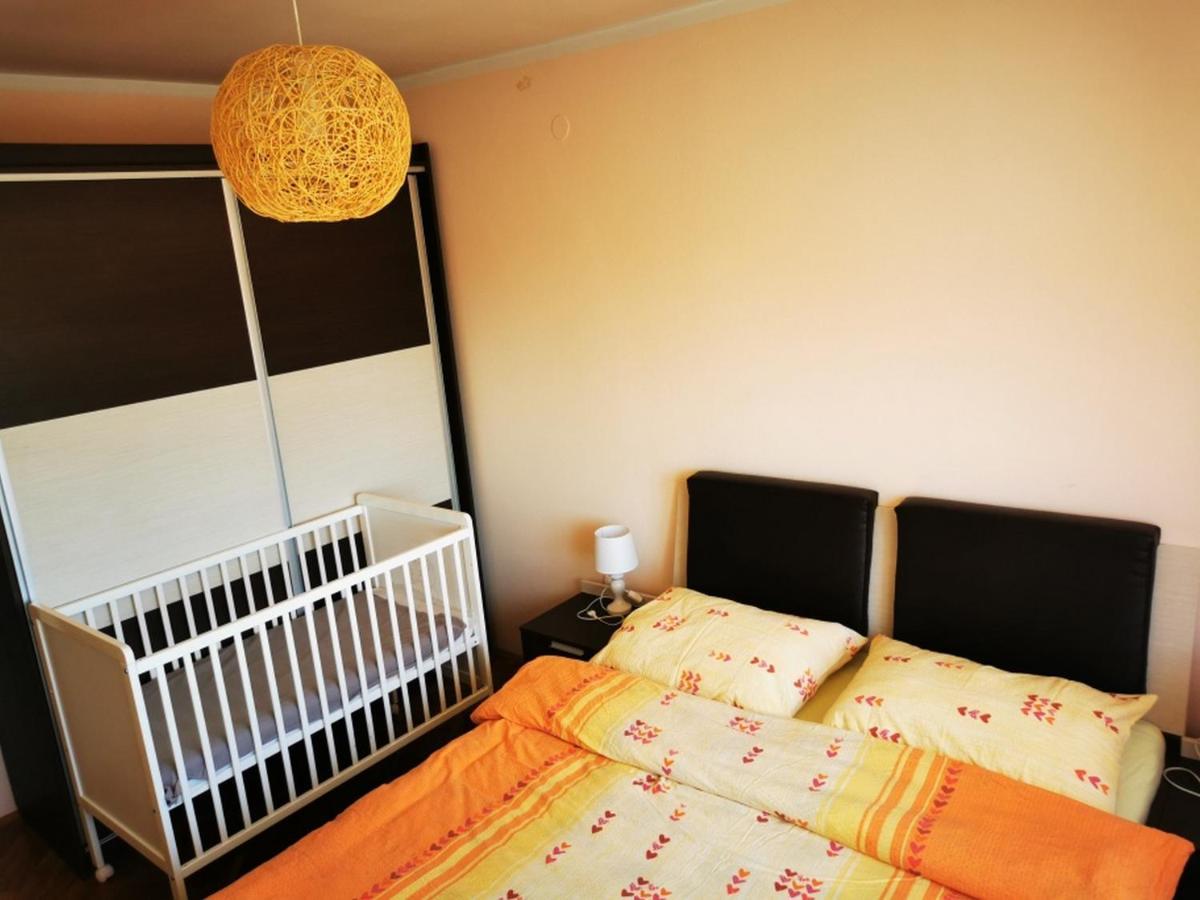 Apartmant Sandra - Big Terace And Free Parking Apartment Karlovac Bagian luar foto