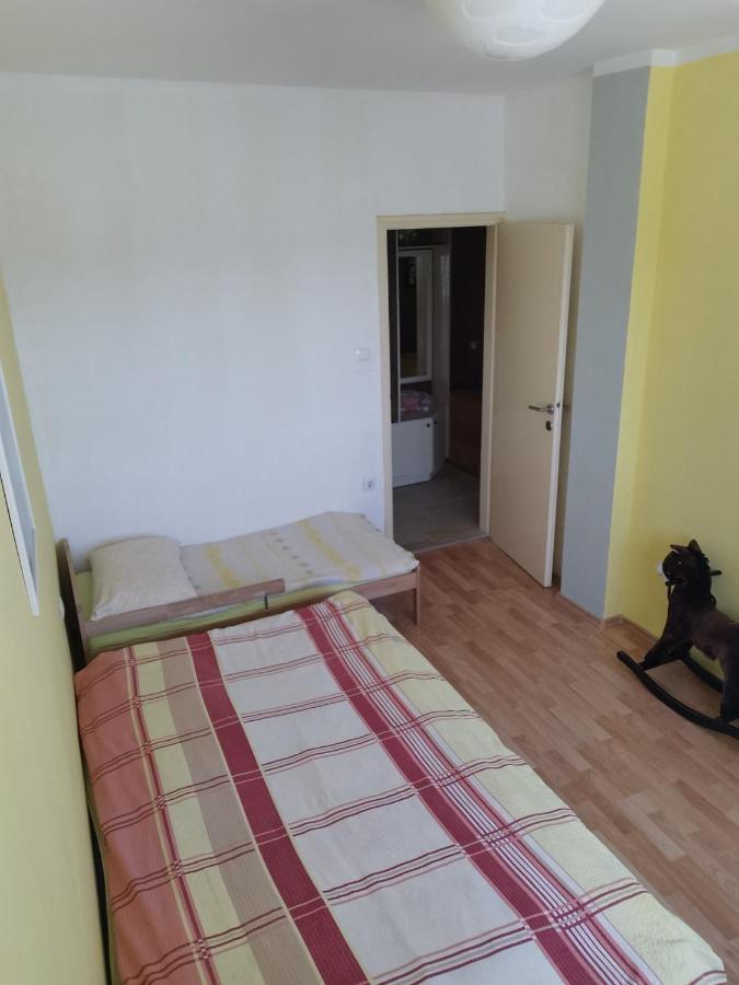 Apartmant Sandra - Big Terace And Free Parking Apartment Karlovac Bagian luar foto